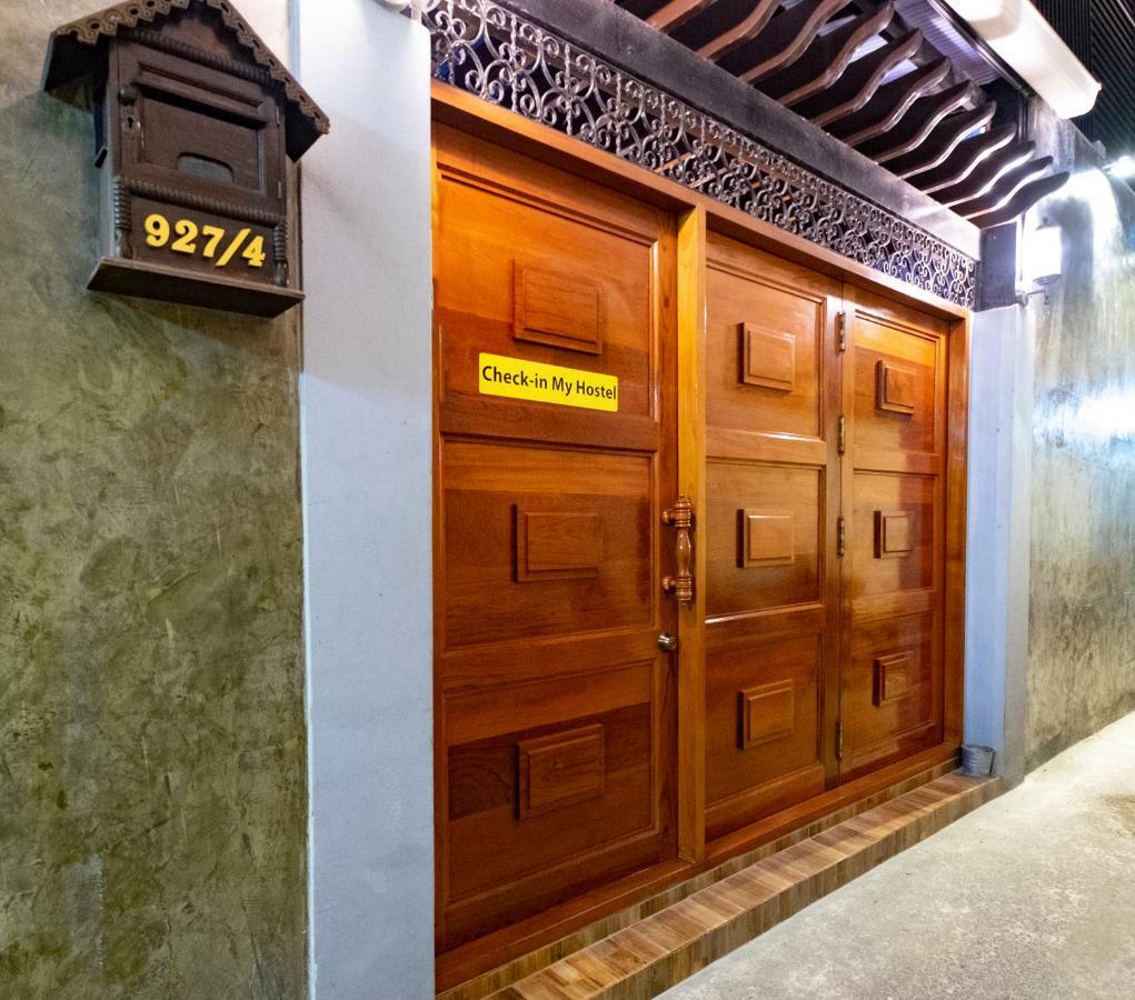 Check-in My Hostel Bangkok Exterior foto