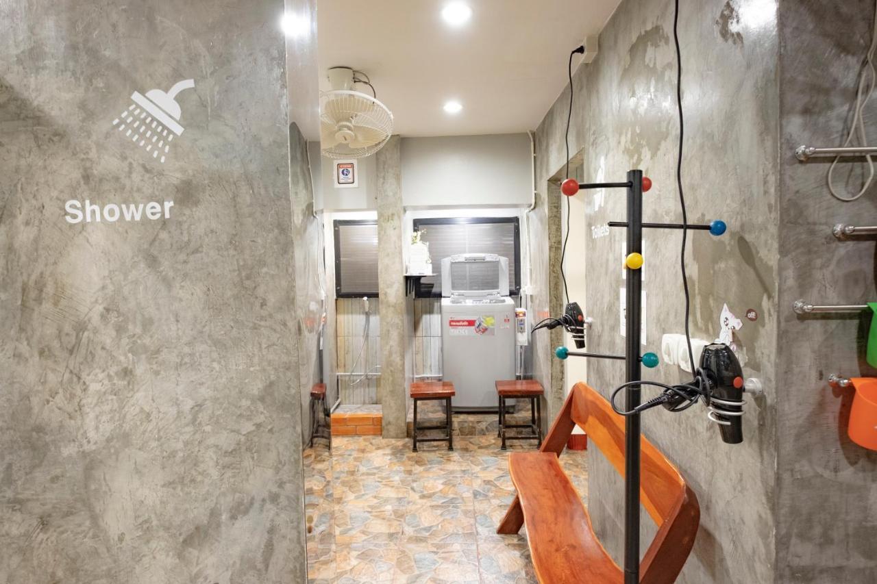 Check-in My Hostel Bangkok Exterior foto